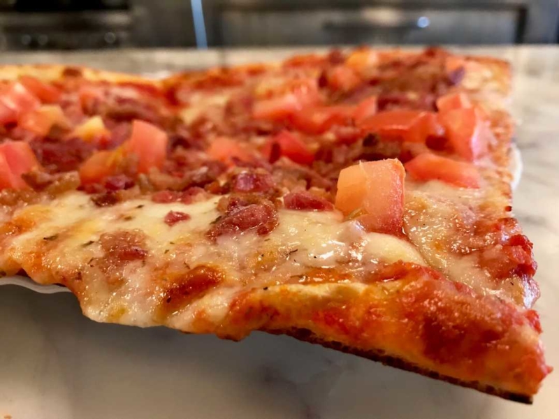 La pizza di Palumbo's Pizzeria in Florida