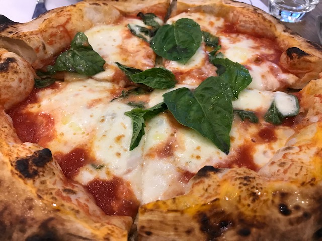 Pizzeria De Luxe – Pizza Margherita