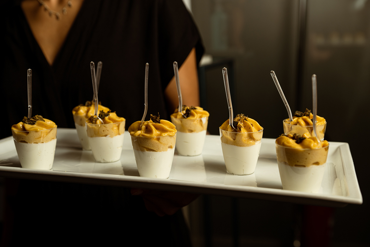 Ricotta di fuscella Latteria Sorrentina con mousse di peperoni e capperi